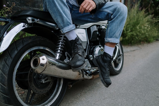 Na jakie aspekty spojrzeć wybierając buty motocyklowe?