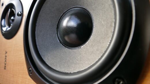 Osiągnij pełną harmonię dźwięku: Jak dopasować system audio do Twojego samochodu